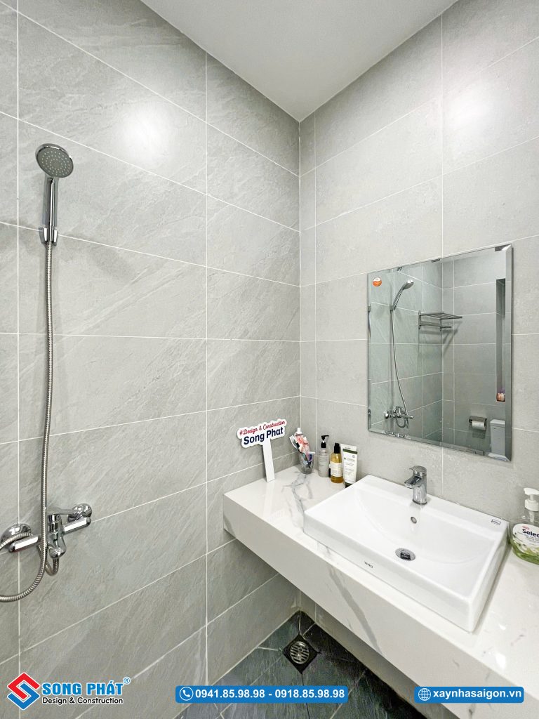 WC với đầy đủ các vật dụng tiện nghi