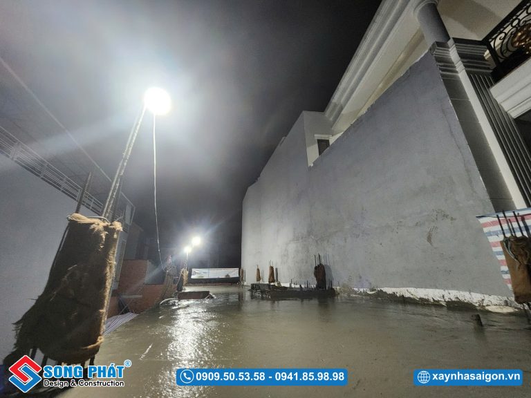 Đổ bê tông sàn lầu 1