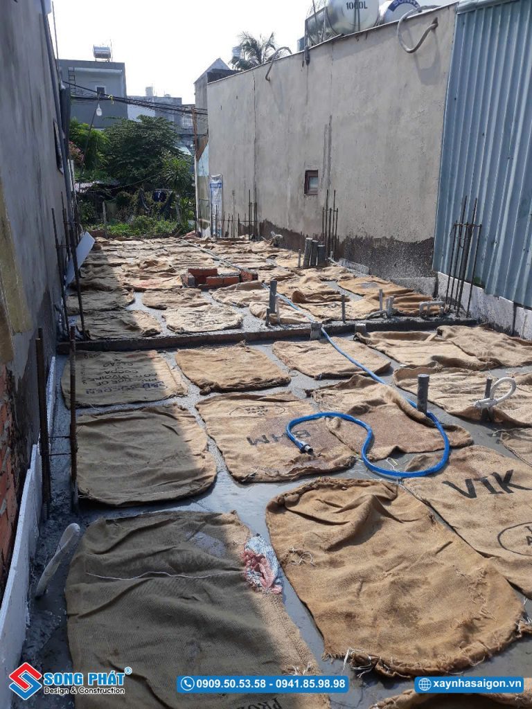 Bao che, tưới ẩm bảo dưỡng bê tông sàn
