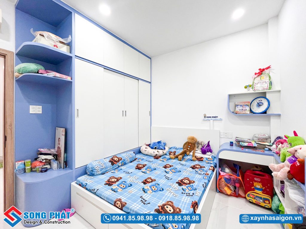 Tủ quần áo kịch trần giúp tăng không gian lưu trữ.