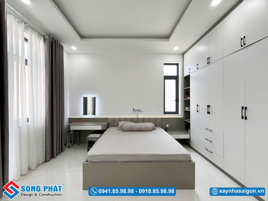 Phòng ngủ của ba mẹ đặt tại tầng trệt tiện nghi cho sinh hoạt