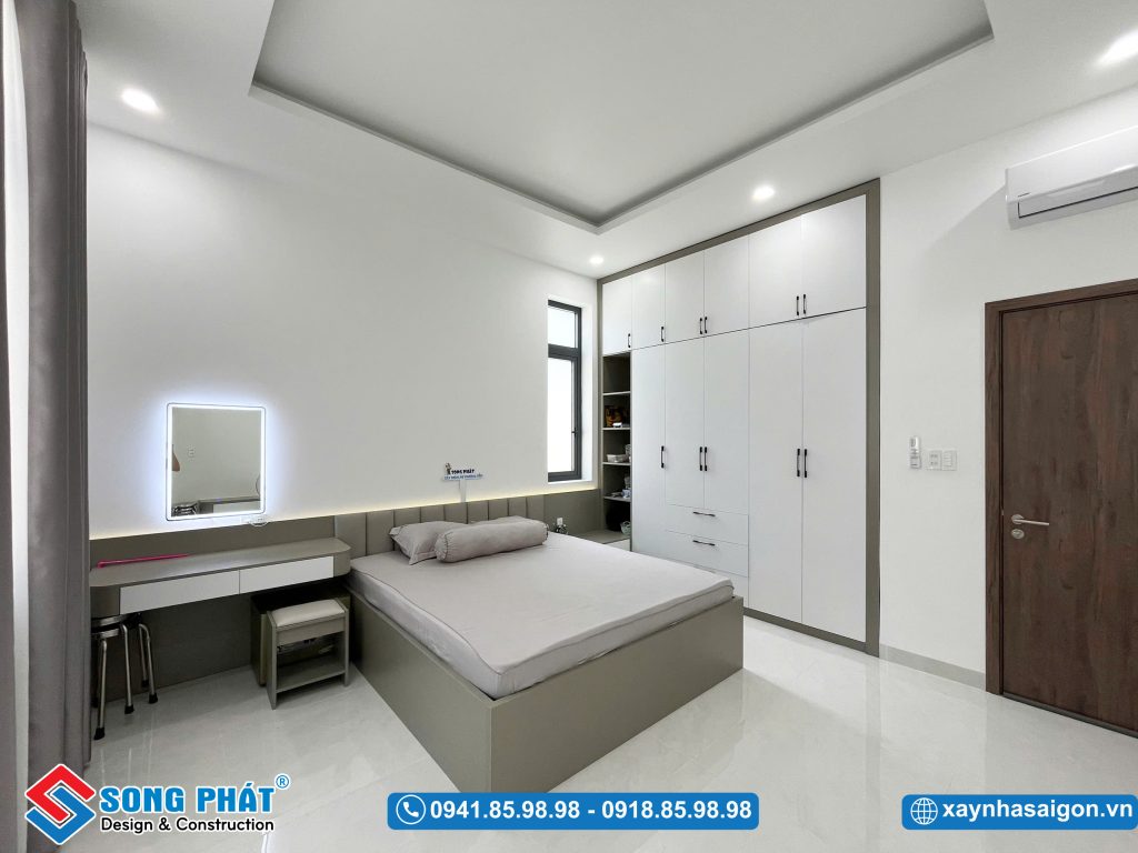 Tủ quần áo kịch trần hạn chế tối đa việc bám bụi trên nóc tủ