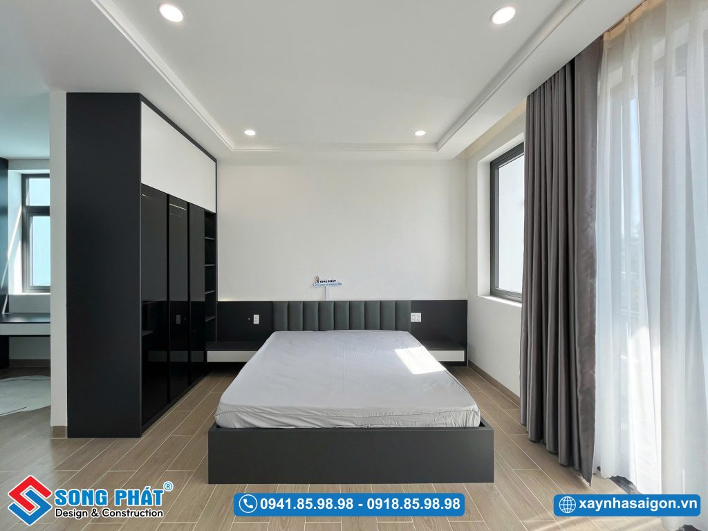 Phòng ngủ tại tầng 1 với nội thất hiện đại