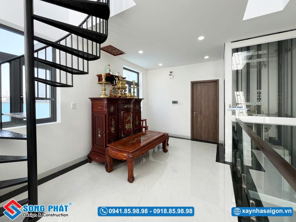 Khu vực thờ được bố trí đơn giản
