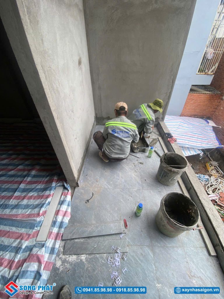 15/07 Ốp gạch cánh gà