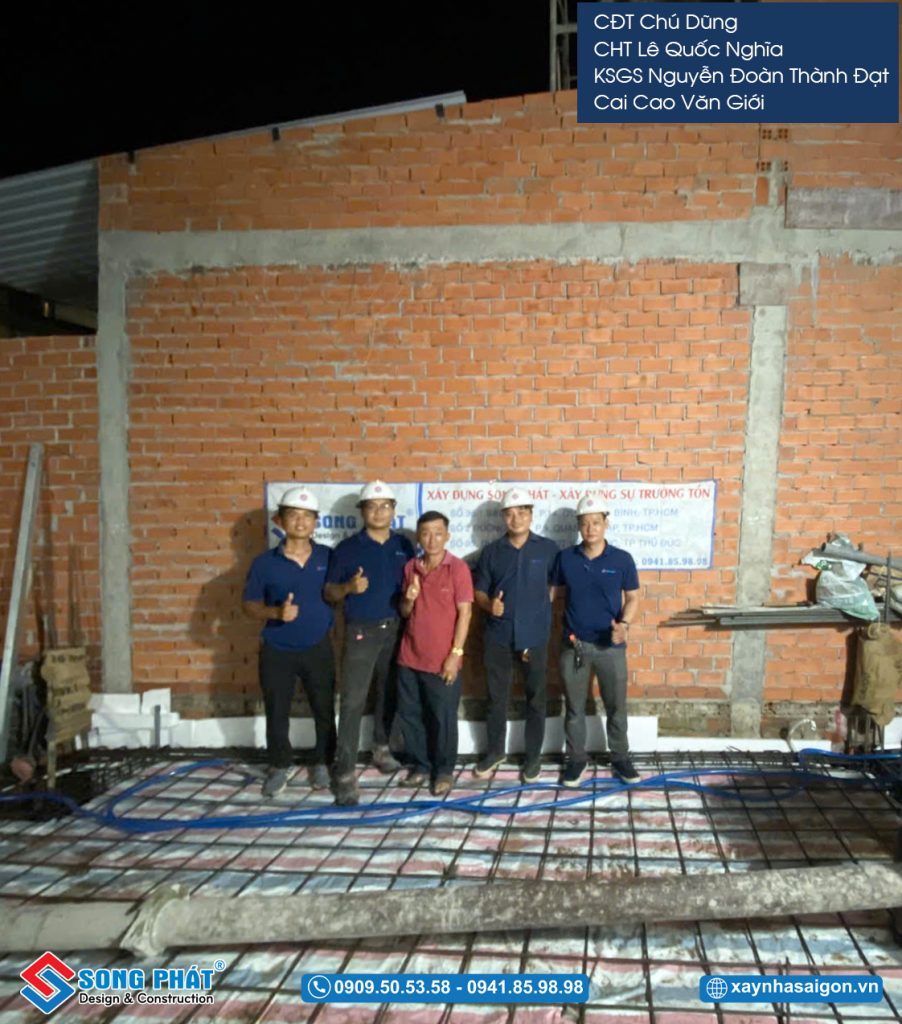 CĐT cùng đội ngũ Song Phát nghiệm thu thép sàn, giám sát quá trình đổ bê tông