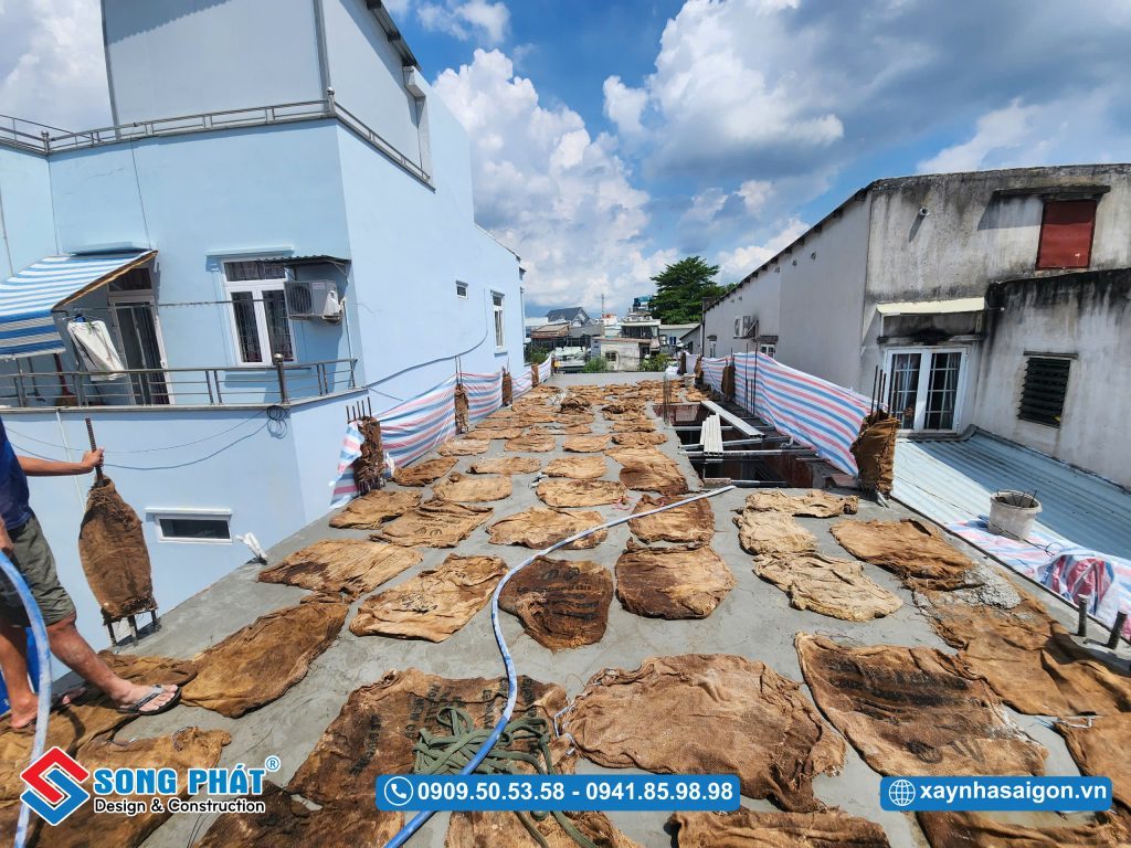 Bao che, tưới ẩm bảo dưỡng bê tông sàn
