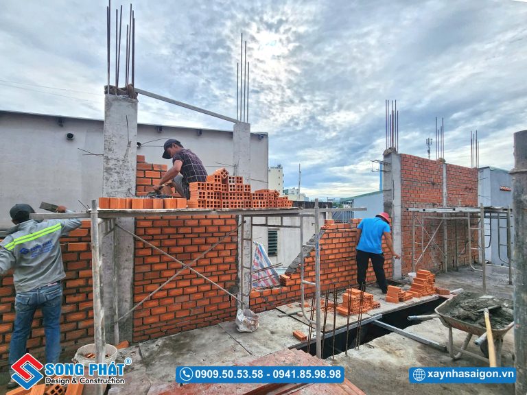 08/06 Xây tường bao lầu 1