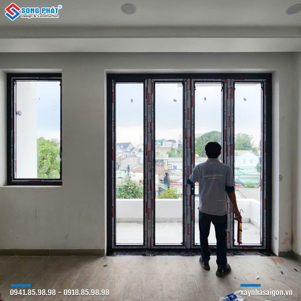 22/10 Bắn keo, lắp khoá cửa