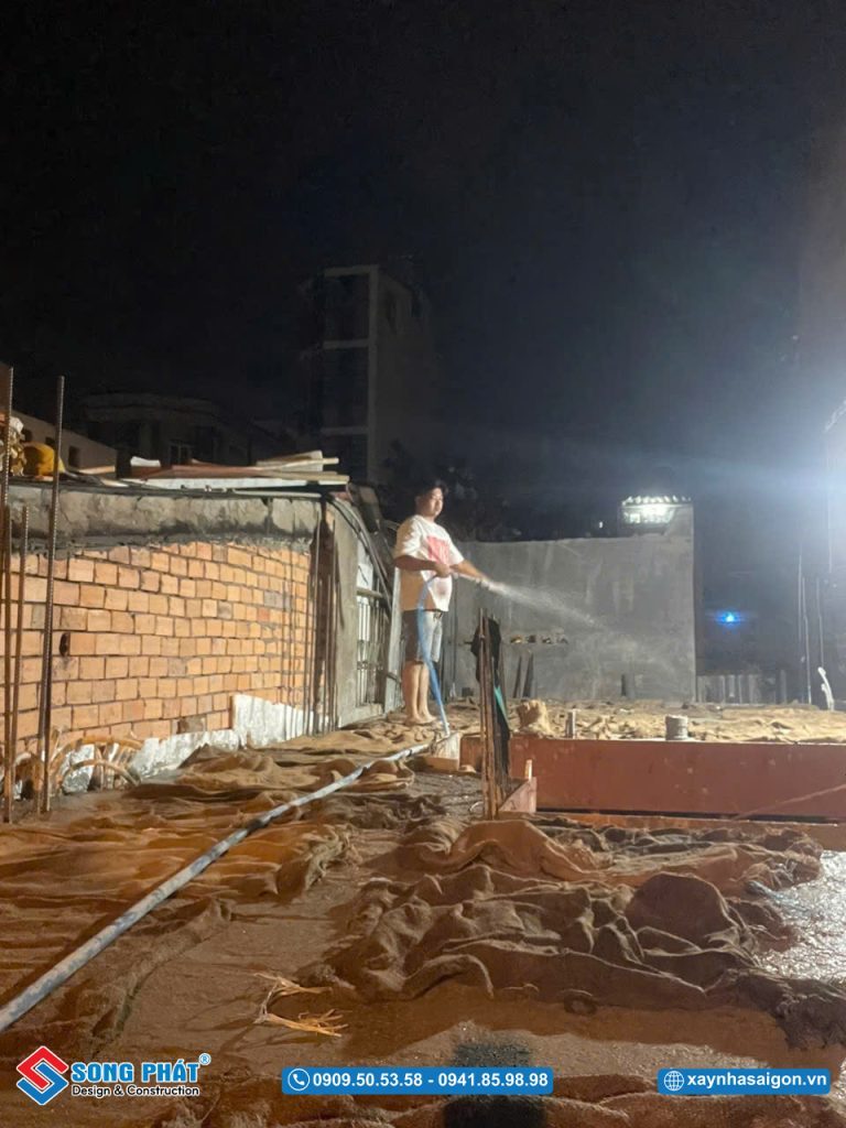 Bao che, tưới ẩm bảo dưỡng bê tông sàn