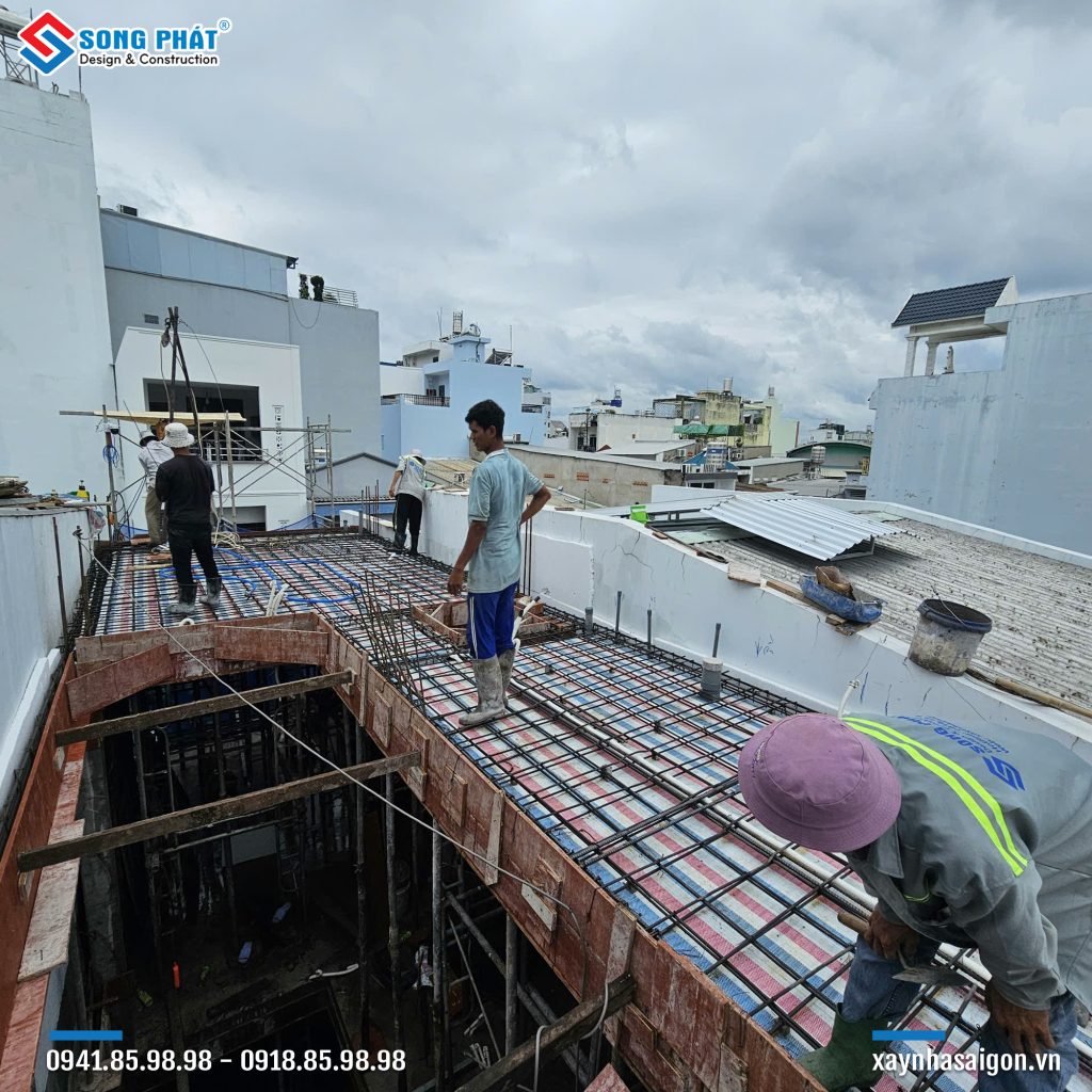 29/09 Hoàn thiện đi thép sàn lầu 2