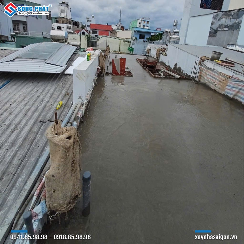 Đổ bê tông sàn lầu 2