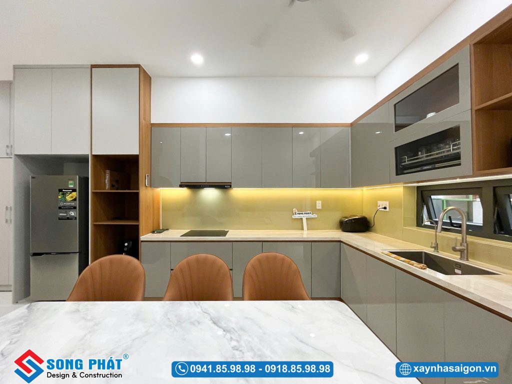 Hệ tủ Acrylic tăng tính thẩm mỹ cho không gian