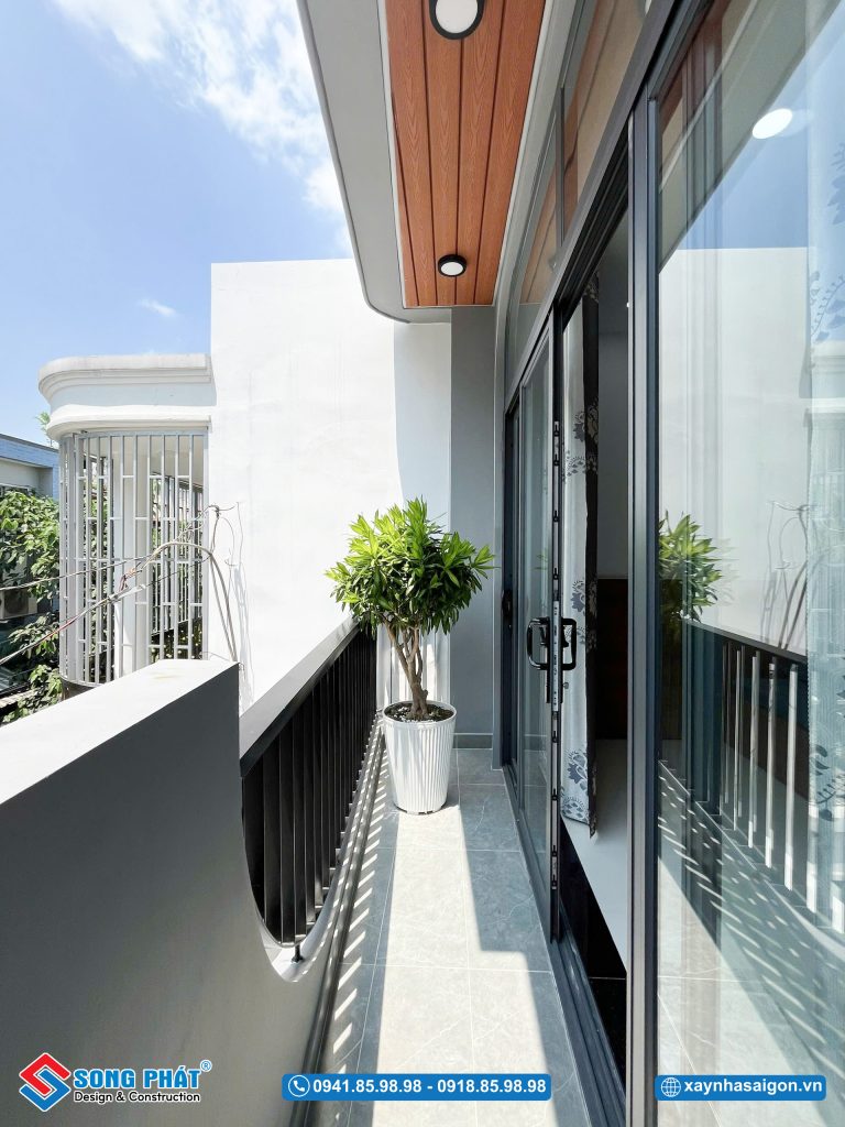 Ban công thông thoáng