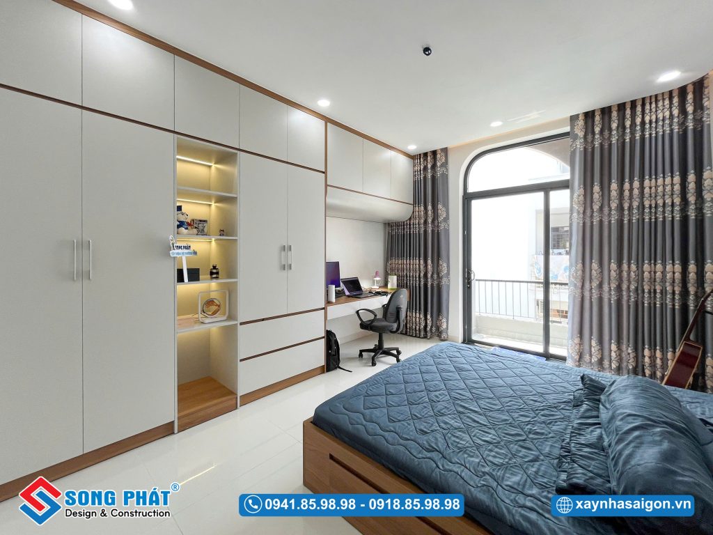 Cửa ra ban công tối ưu ánh sáng tự nhiên vào không gian