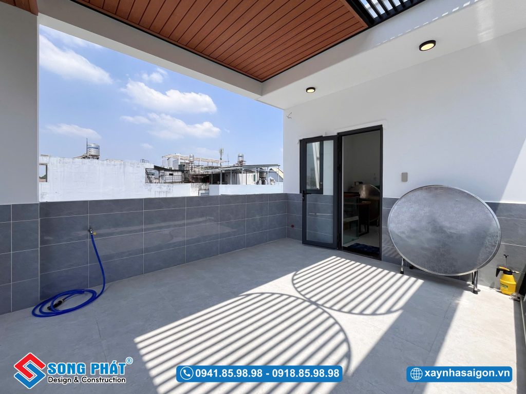 Sân thượng rộng thoáng