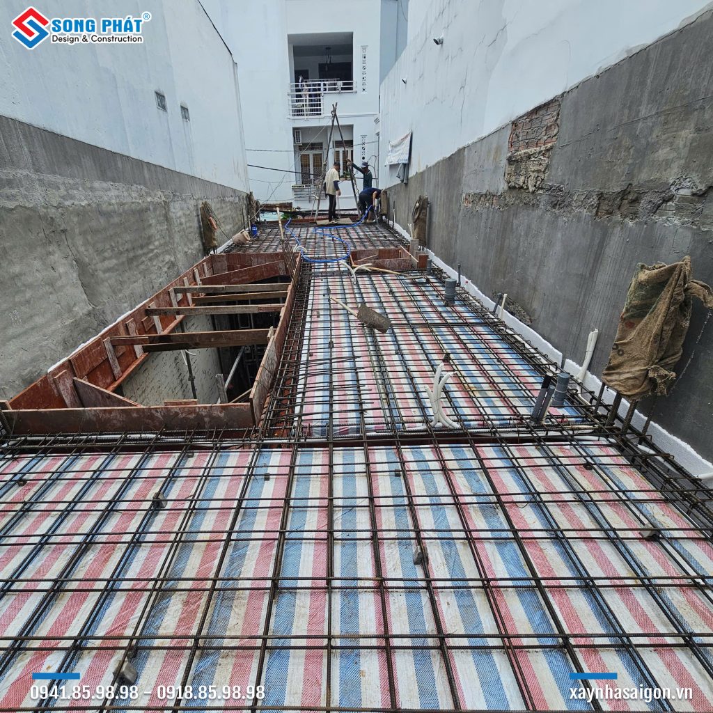 14/09 Hoàn thiện đi thép sàn lầu 1