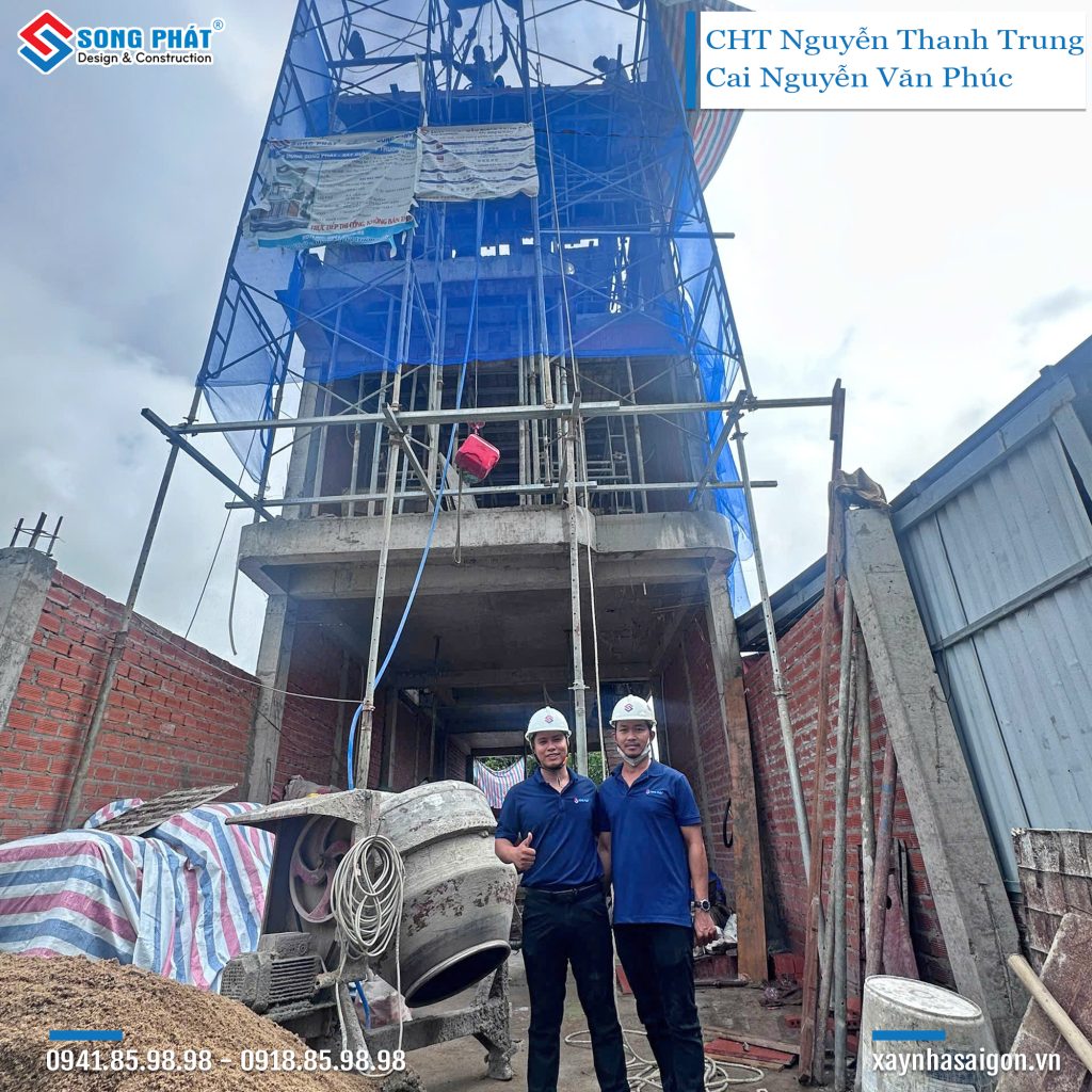 Mặt tiền nhà đang thi công