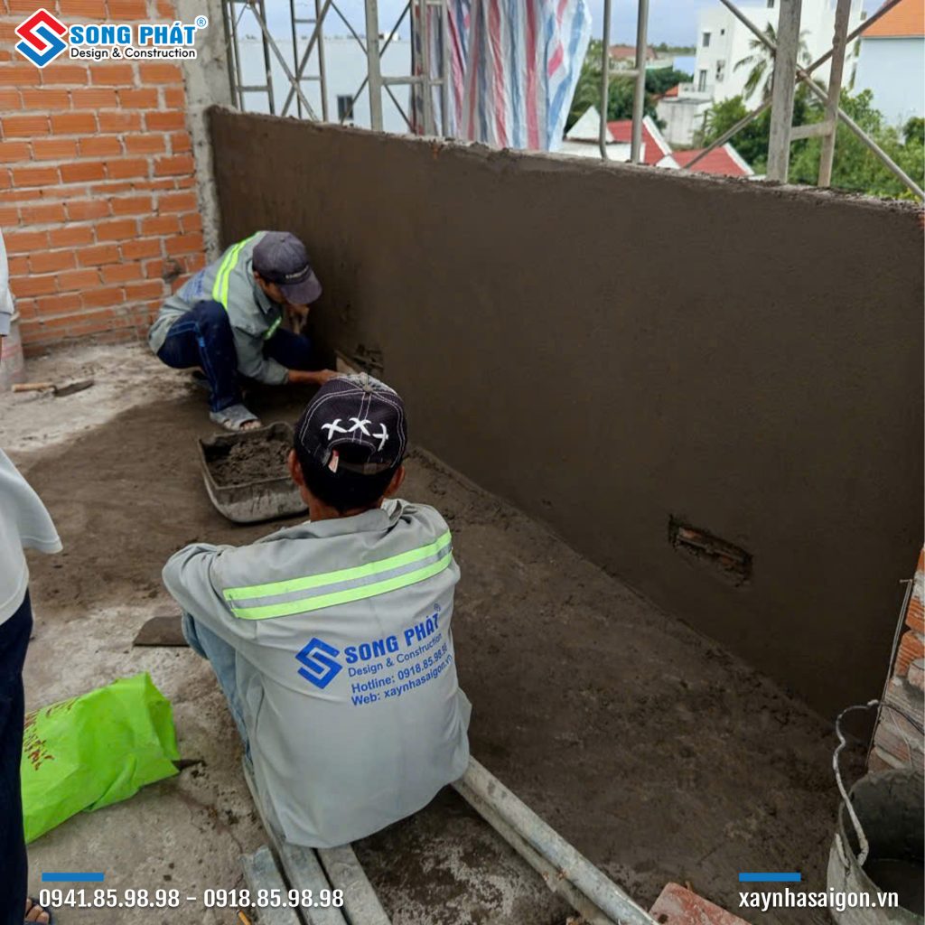 16/08 Tô tường bao sân thượng trước