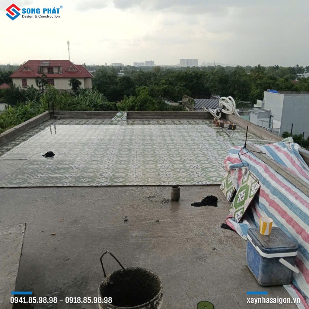 06/09 Ốp gạch sàn mái