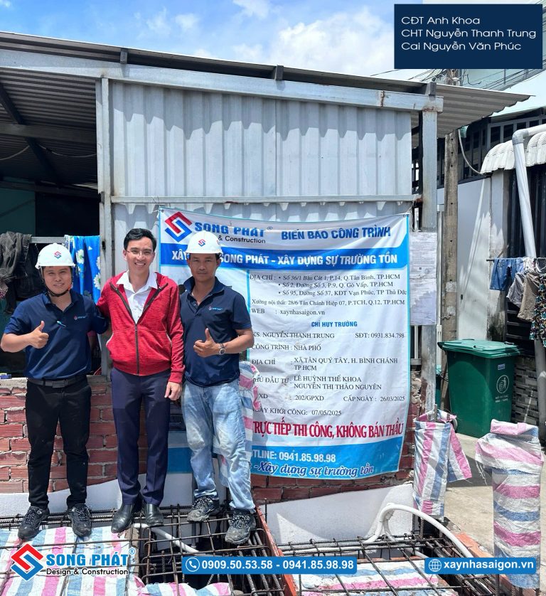 CĐT Anh Khoa cùng đội ngũ Song Phát nghiệm thu thép sàn, giám sát quá trình đổ bê tông