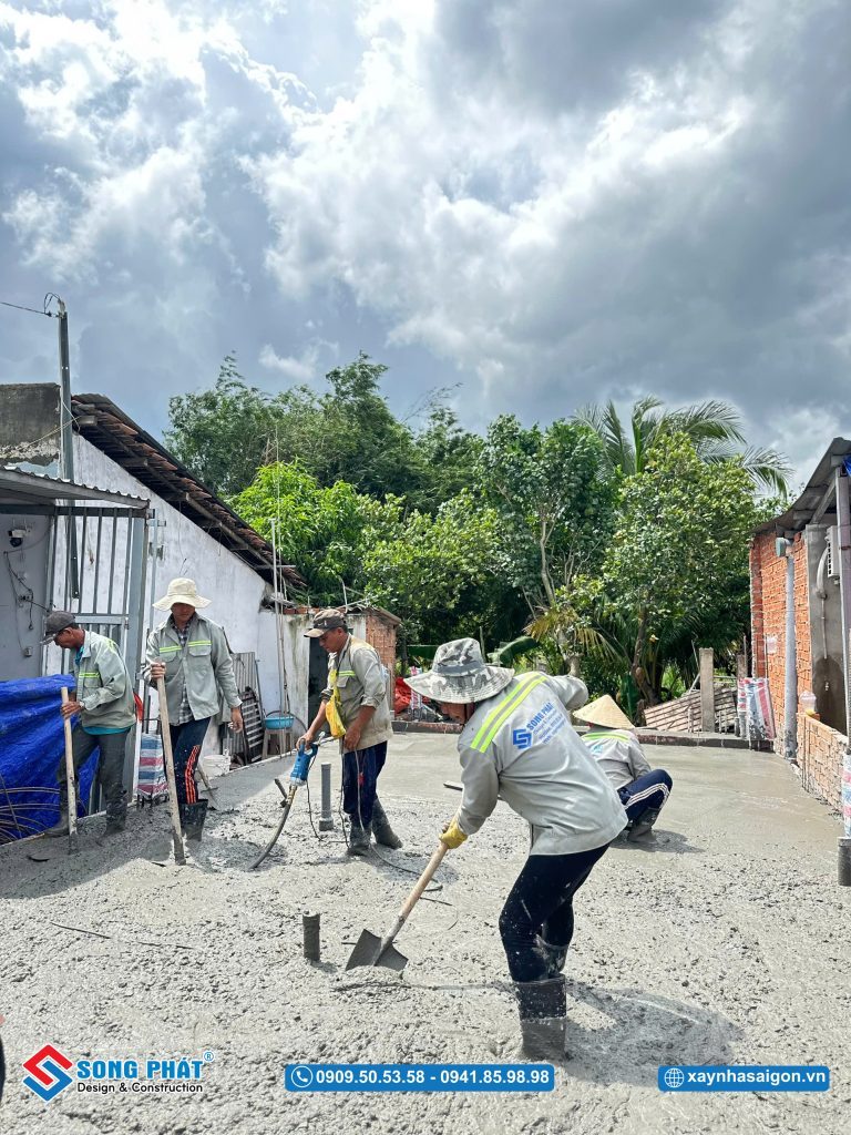 09/06 Đổ bê tông móng – sàn trệt