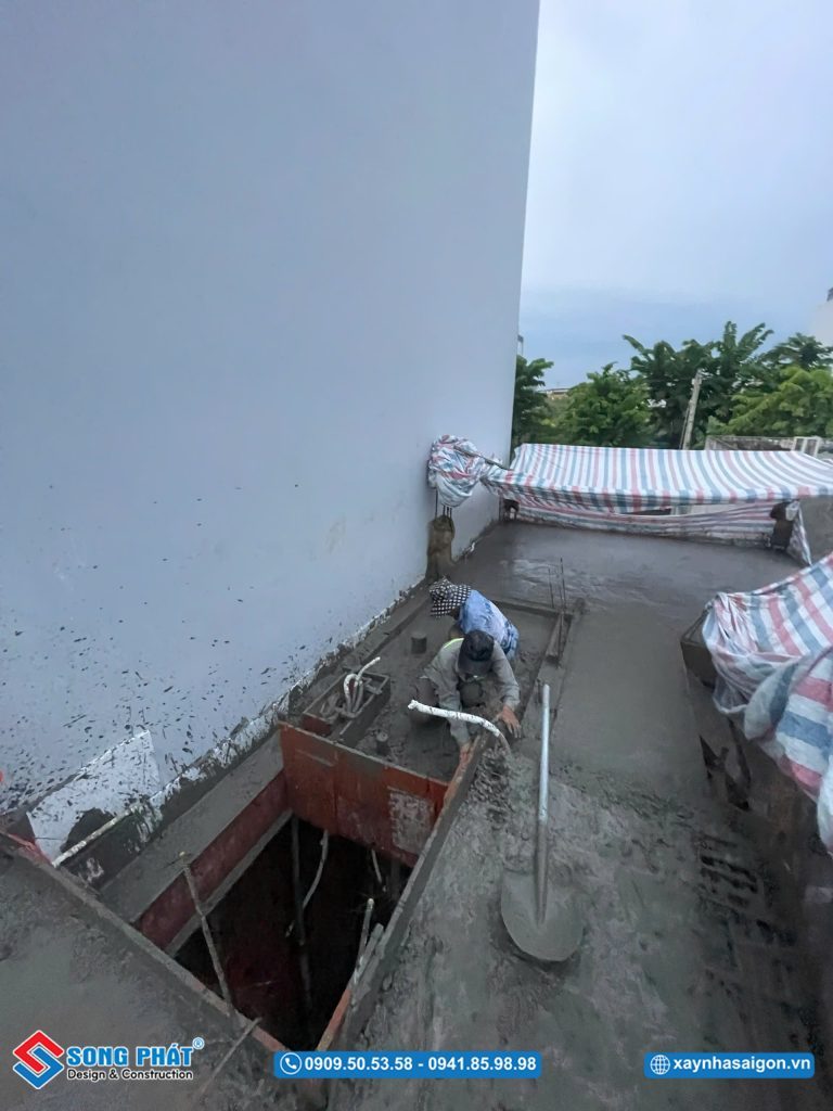Đổ bê tông sàn lầu 1