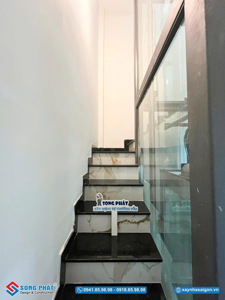 Cầu thang thiết kế đơn giản