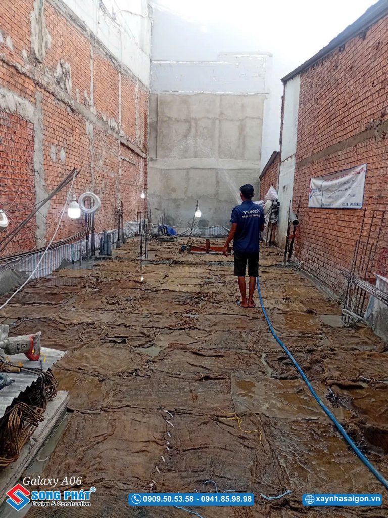 Bao che, tưới ẩm bảo dưỡng bê tông sàn