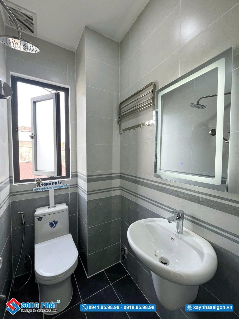 Bố trí cửa sổ thông thoáng cho không gian WC