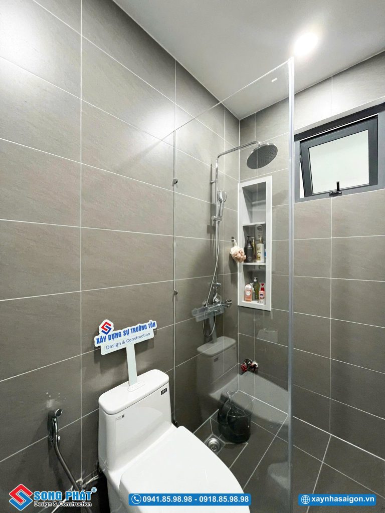 Khu vệ sinh được hoàn thiện chỉn chu, đáp ứng đầy đủ nhu cầu sử dụng.