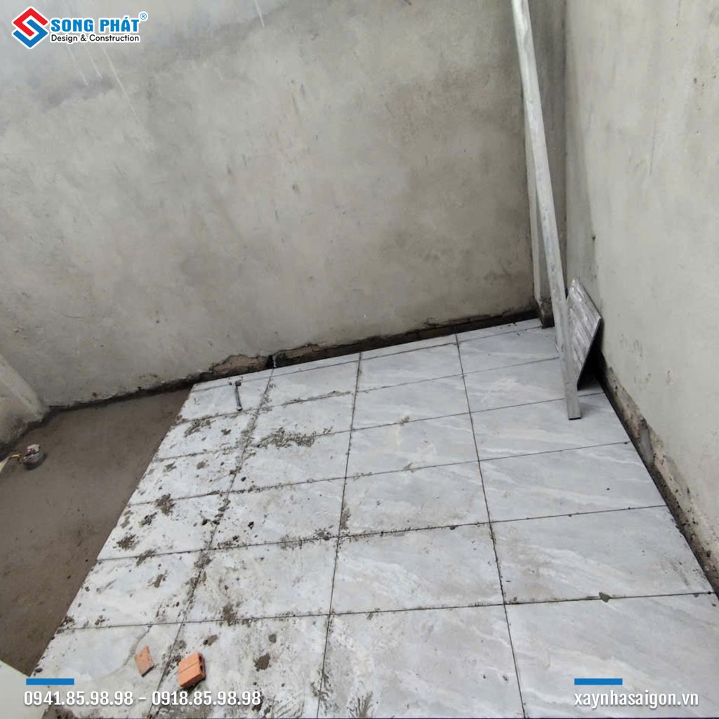 07/09 Ốp gạch sân sau