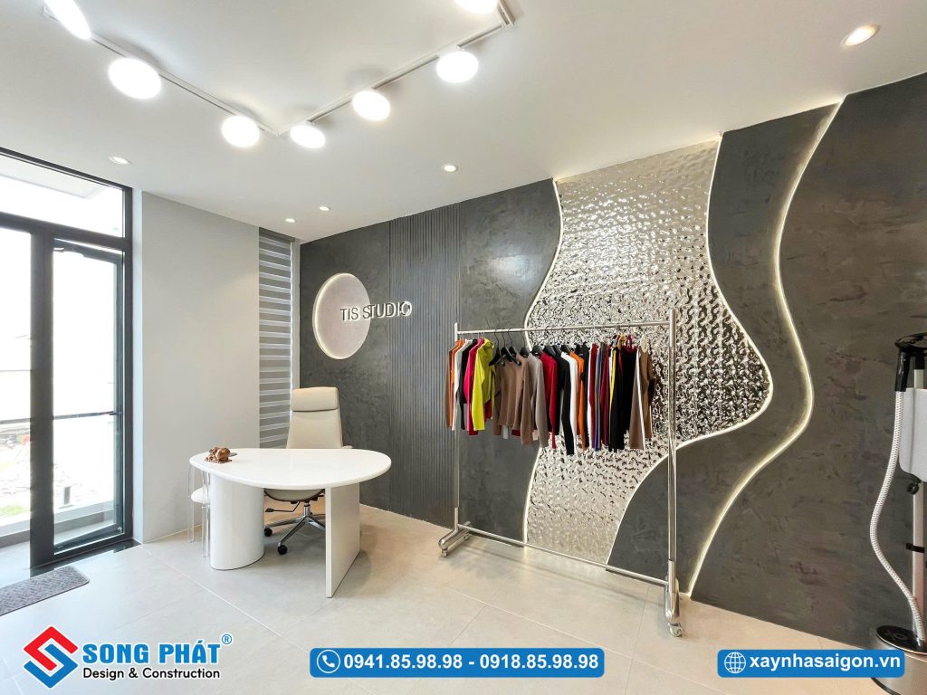 Bố cục mở, thuận tiện trưng bày và sắp xếp sản phẩm.