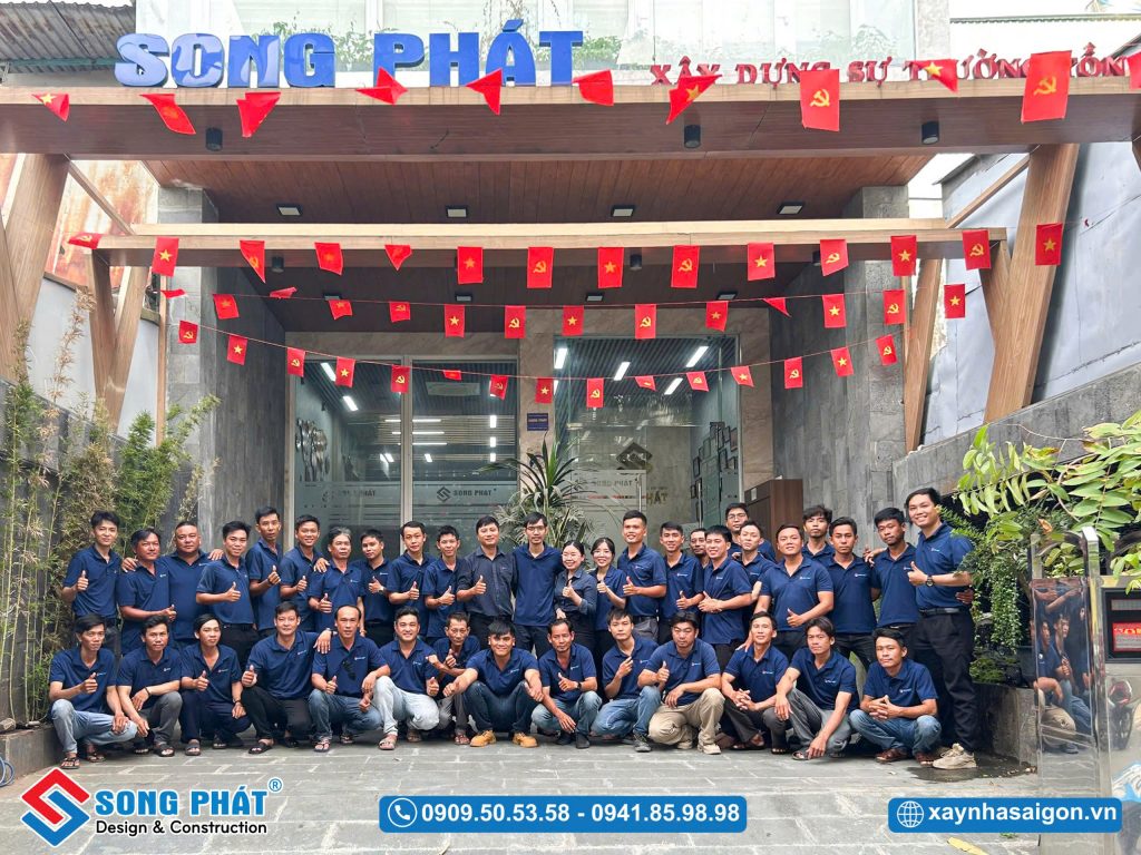 Buổi họp mặt với sự góp mặt đầy đủ của bộ phận thi công
