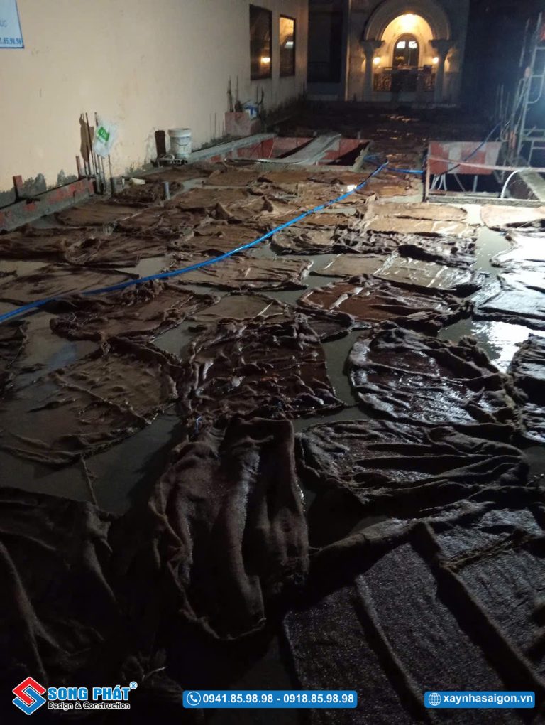 Bao che, tưới ẩm bảo dưỡng bê tông sàn