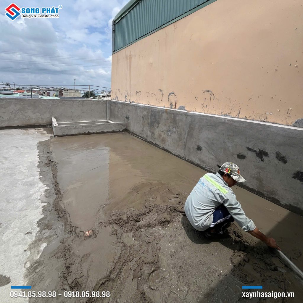 08/09 Cán nền sàn mái