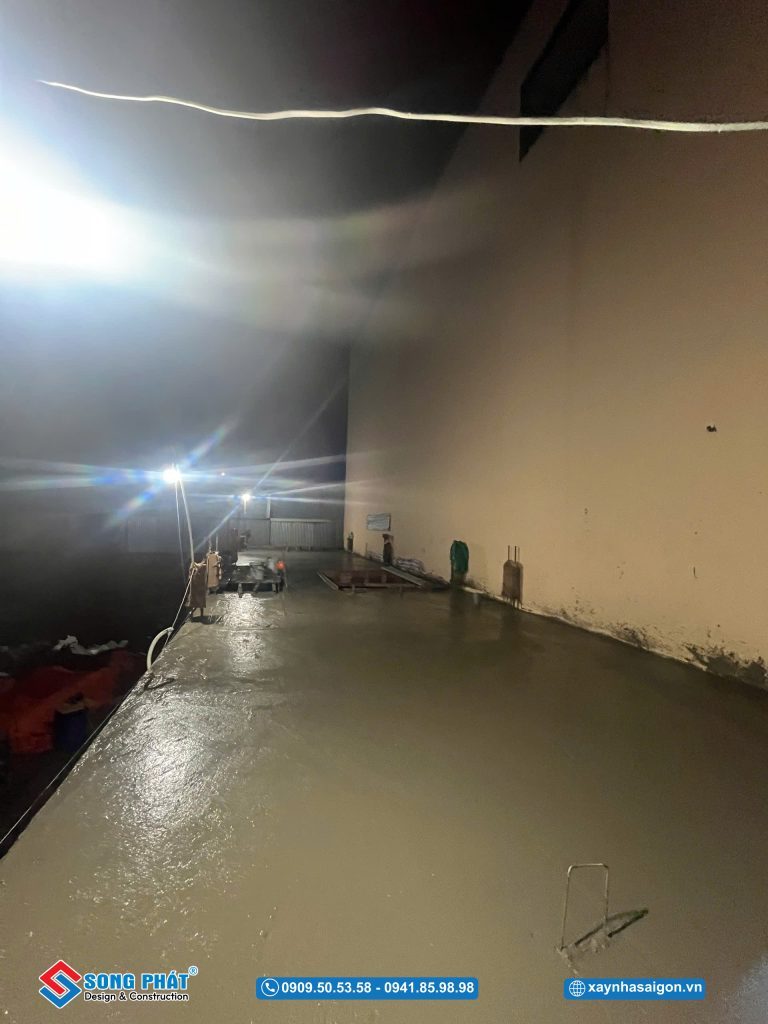 Đổ bê tông sàn lầu 1