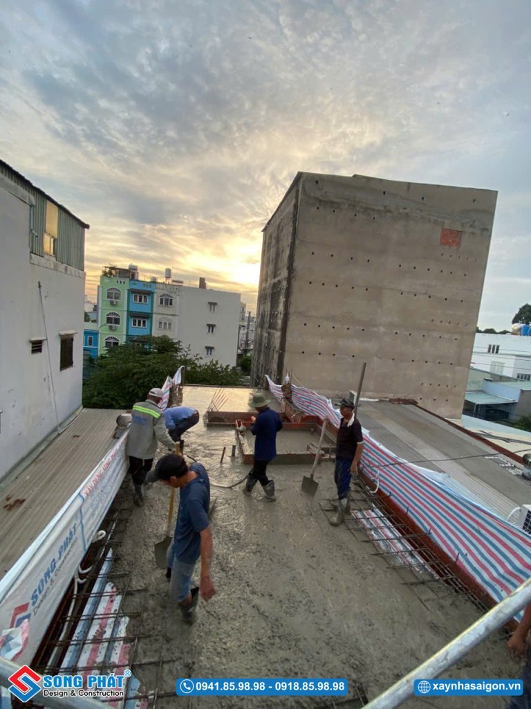 06/07 Đổ bê tông sàn lầu 2