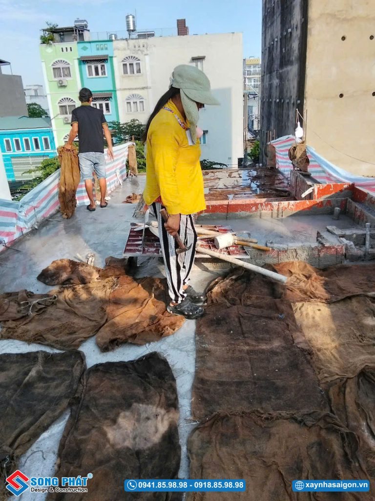 Bao che, tưới ẩm bảo dưỡng bê tông sàn