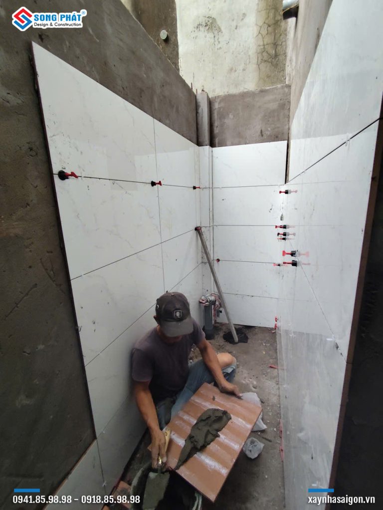 01/12 Cán lát nền sân sau