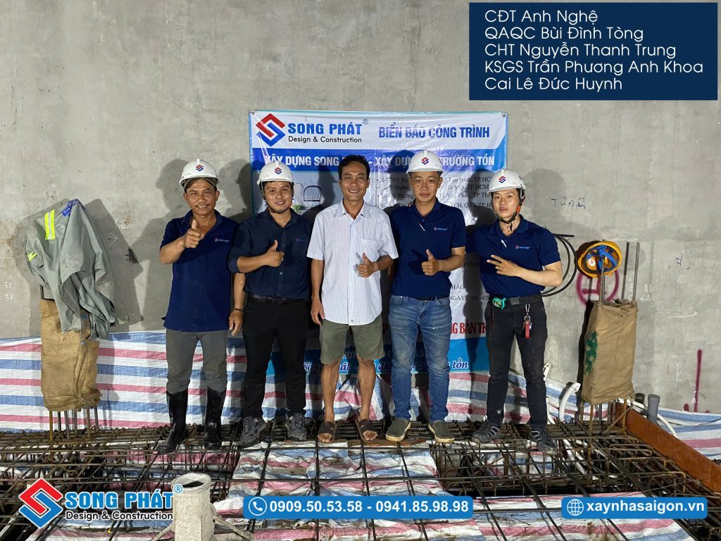 Anh Nghệ và đội ngũ Song Phát nghiệm thu thép sàn, giám sát quá trình đổ bê tông