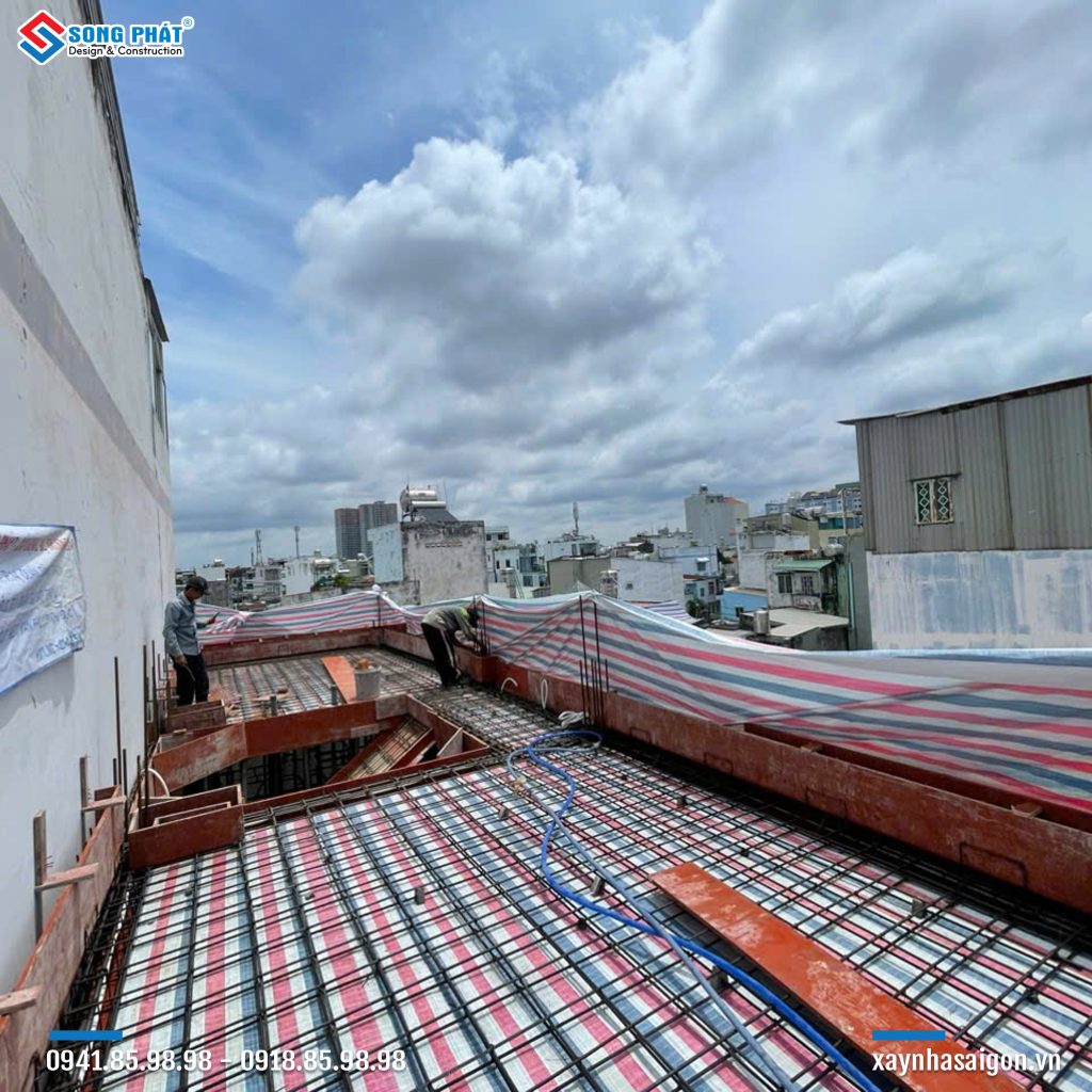 29/08 Hoàn thiện đi thép sàn sân thượng