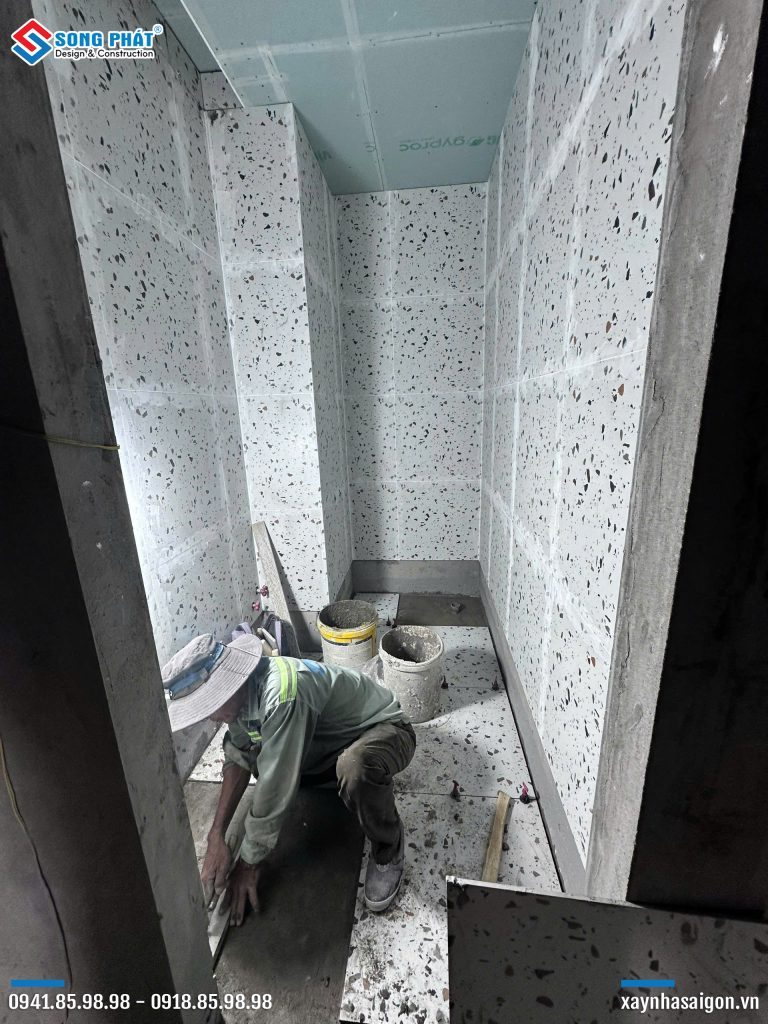 20/11 Ốp lát nhà vệ sinh lầu 1