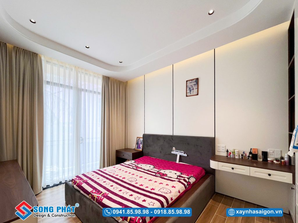 Cửa ra ban công bố trí hợp lý, đảm bảo thông gió tự nhiên.