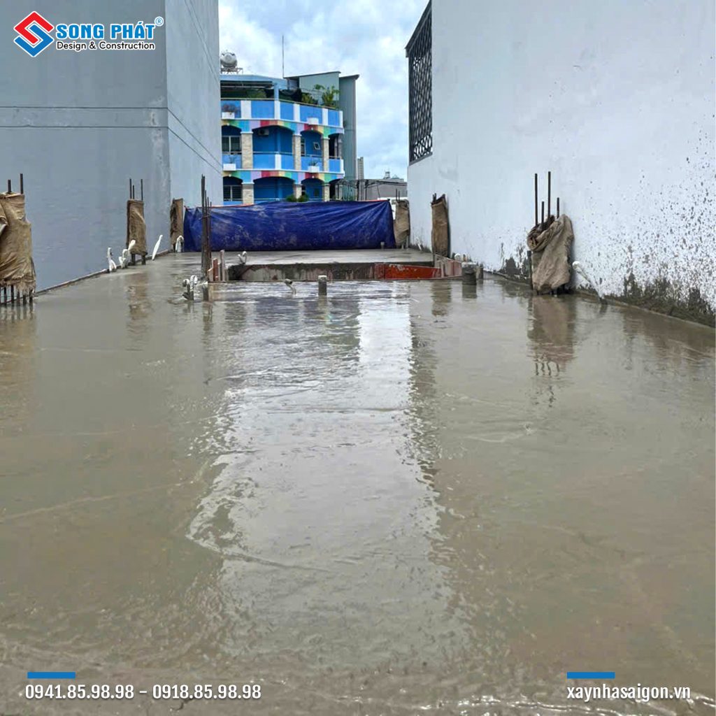 Đổ bê tông sàn lầu 2