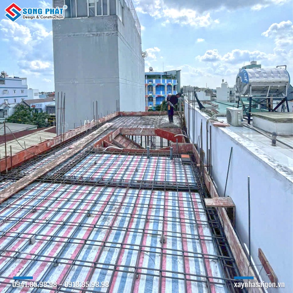 01/08 Hoàn thành đi thép sàn sân thượng