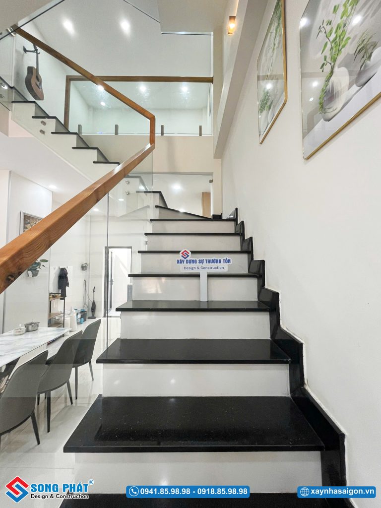 Cầu thang được thiết kế tinh gọn