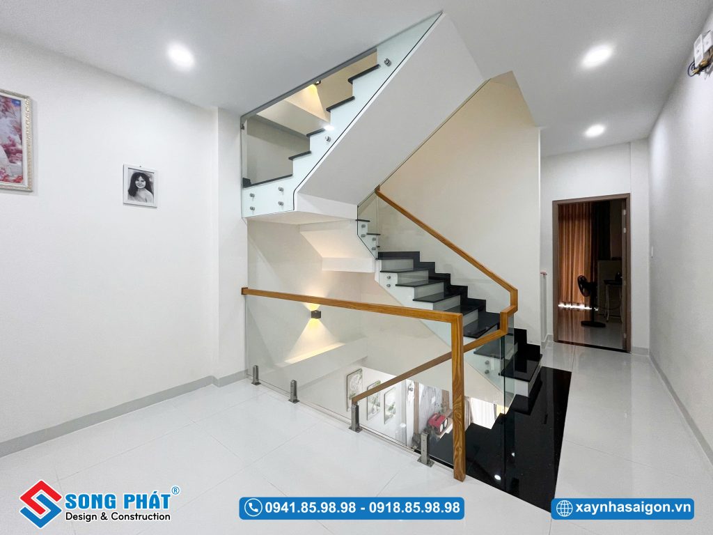 hông gian sinh hoạt chung bố trí tại sảnh thang, gọn gàng và tiện sử dụng.