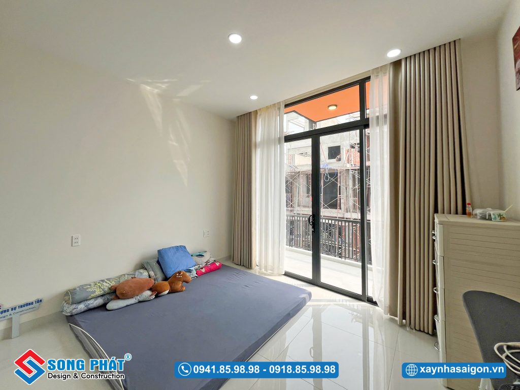 Ánh sáng tự nhiên giúp phòng luôn sáng và dễ chịu