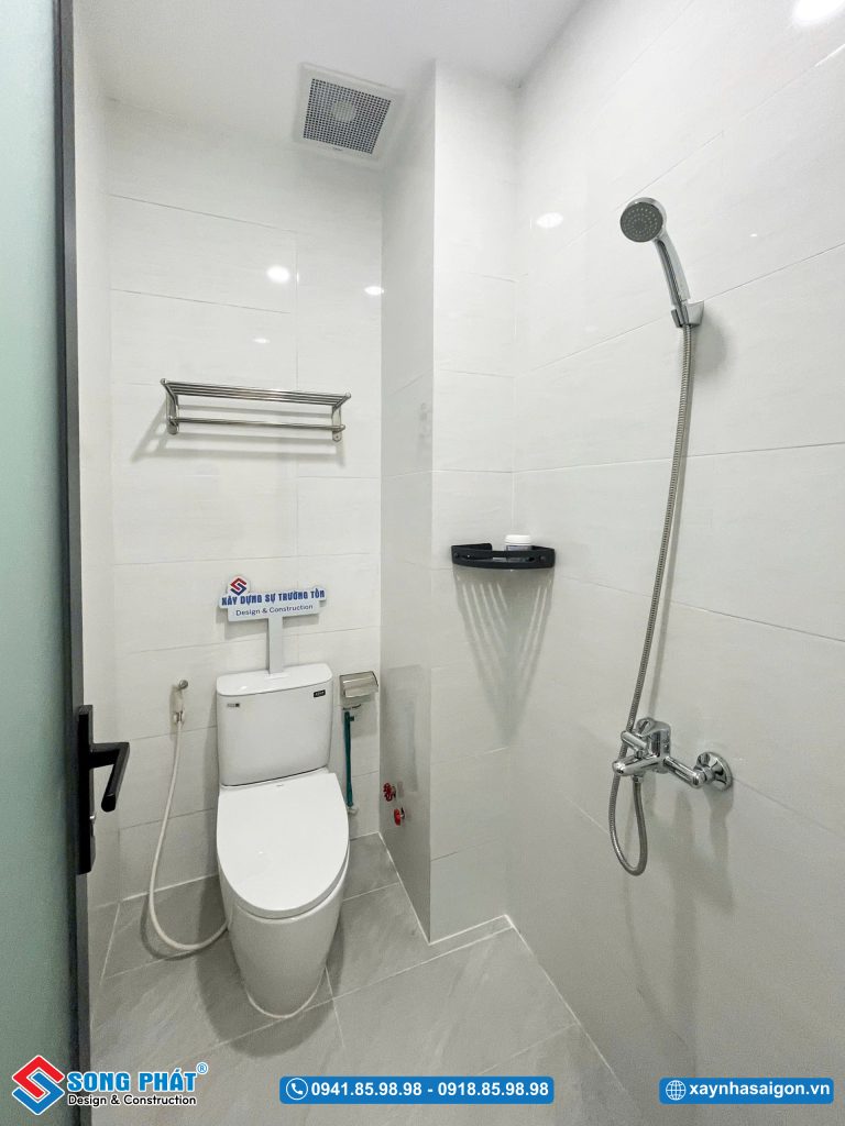 WC bố trí các vật dụng sinh hoạt cơ bản